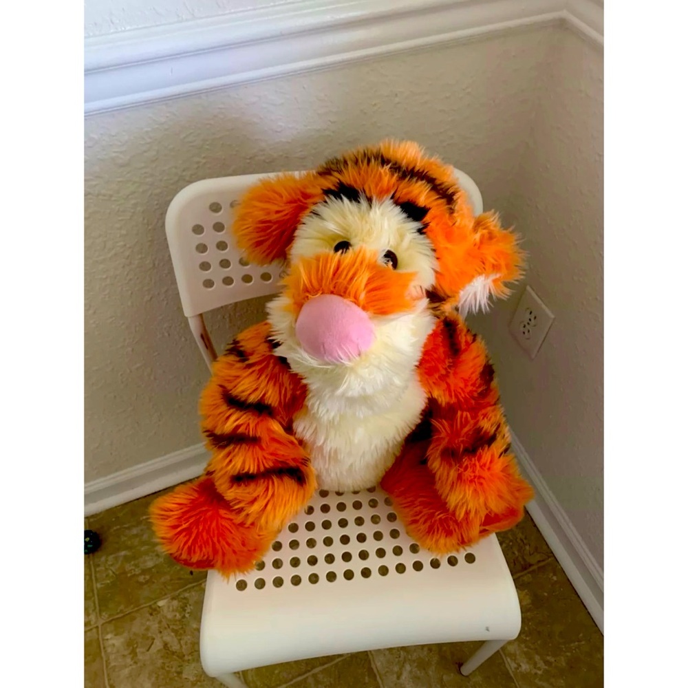 Disney Store Cuddler Tigger 18”